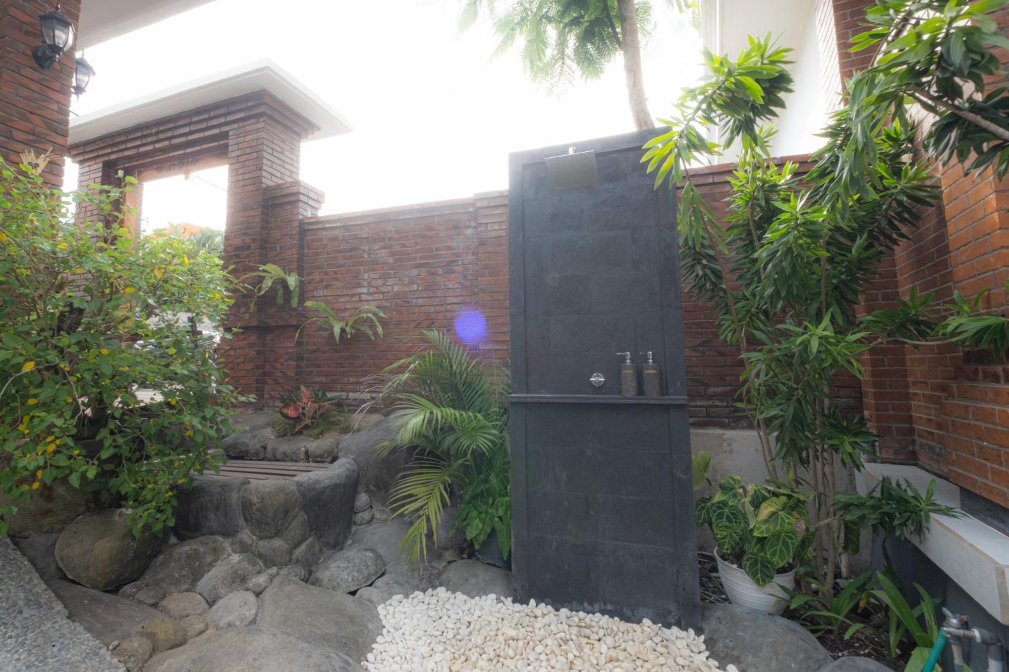 Bali Bata Canggu Guesthouse Buitenkant foto